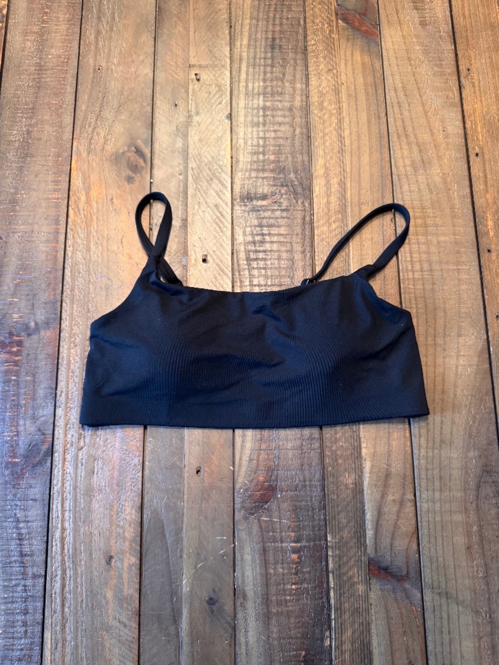 Athleta Scoop Bikini Top. Size Small D-DD.  Black